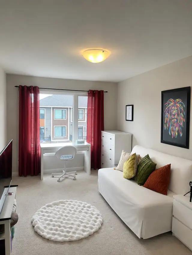 Room with PRIVATE bathroom for rent in Room Rentals & Roommates in Ottawa - Image 2