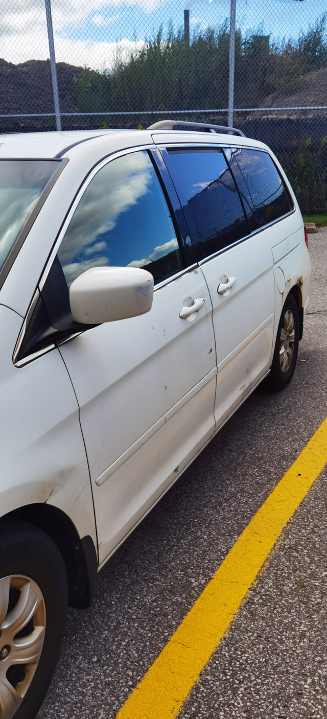 Used 2009 Honda Odyssey. Runs, selling as is. in Cars & Trucks in City of Toronto - Image 2