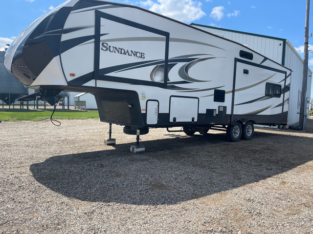 2017 Sundance 3280 Fifth Wheel  in Travel Trailers & Campers in Saskatoon - Image 2