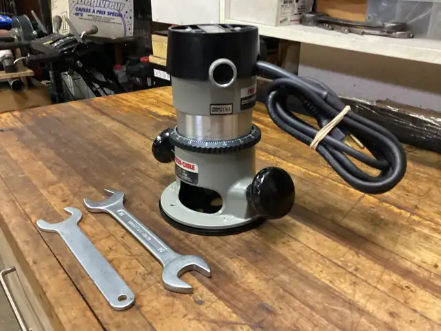 PORTER CABLE 6902 TYPE 5 H. D. 1 3/4 HP FIXED BASE 1/4” ROUTER in Power Tools in Barrie - Image 5