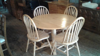 Nice Kitchen Set---Round Table with 4 Matching Chairs