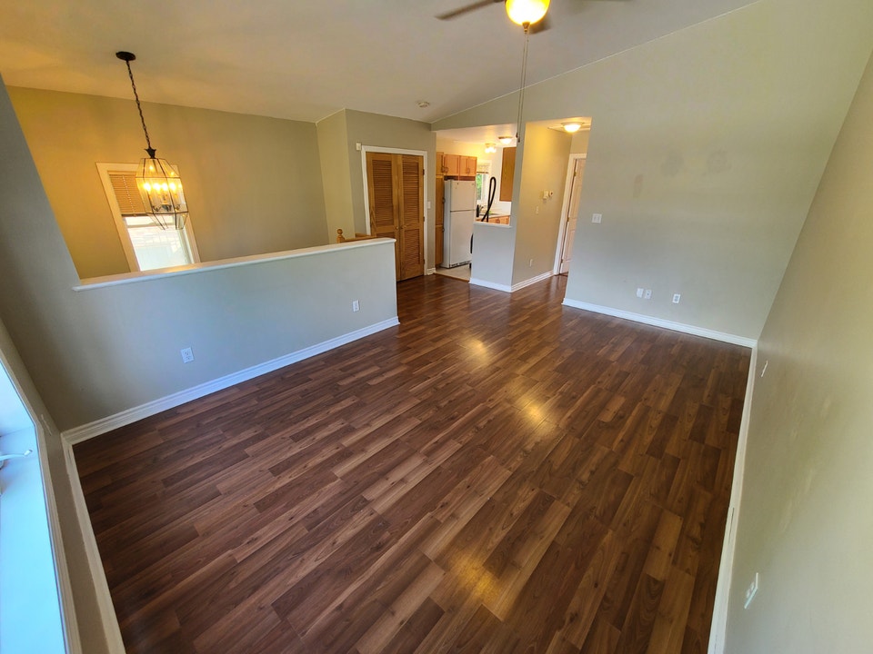 Great location, 3 bedrooms, 2 bathrooms full house 5
