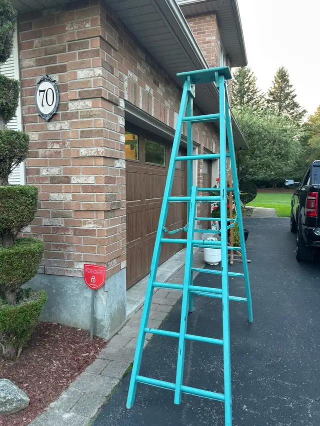 Wooden 8’ ladder in Ladders & Scaffolding in Oakville / Halton Region - Image 3