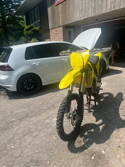 Great bike in excellent condition with low hours, 90 hours on bike. New tires, ready to rip! Comes w...
