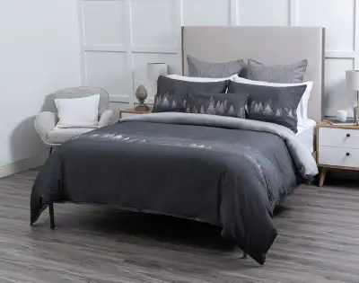 LUXURY LINE BY QE HOME LINENS KING SIZE REVERSIBLE DUVET COVER AND PILLOW SHAMS 47% COTTON 53% TENSE...