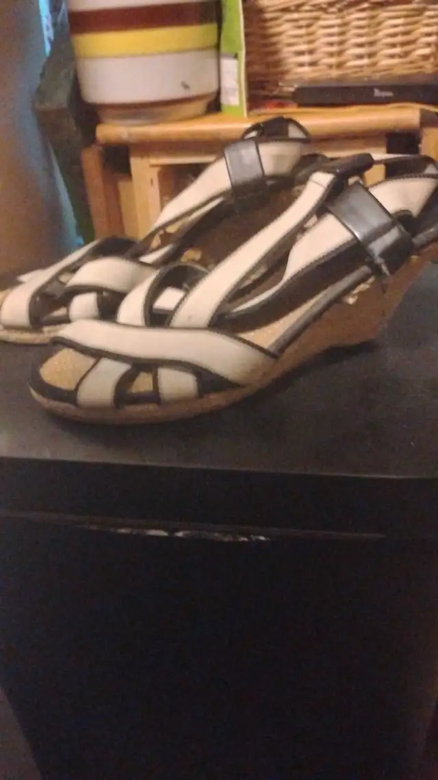 Wedge Sandals in Women's - Shoes in Kawartha Lakes - Image 3