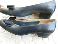 Woman's Ferragamo Vara Italian Shoes Size 5.5 C,