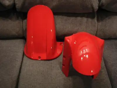 Fenders for 98-99 Yamaha R1 colour - Red .Front has some small scratches by the fork pockets, the re...