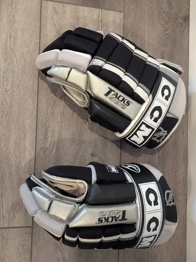 Men's Senior CCM Tacks 15" Hockey Gloves, View more