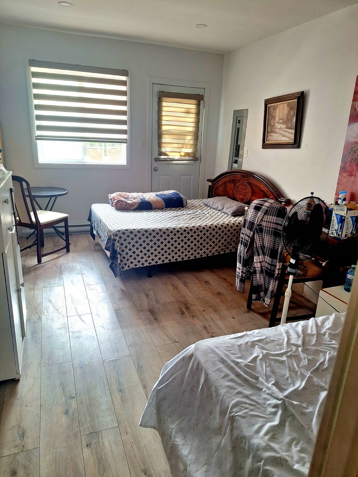 Need Female/Girls Room met near Metro Parc/Frontnac/Monk — photo 2