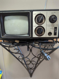 Sears vintage TV / AM / FM Radio 