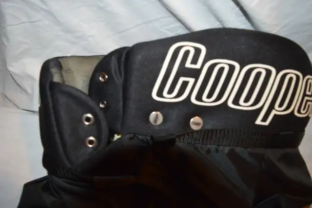 Cooper Youth/Adult Hockey Pants - Size 30 in Hockey in Winnipeg - Image 4