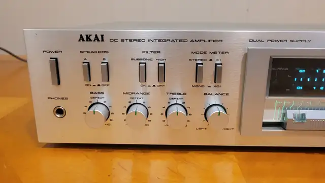 vintage akai AM-U04 amplifier in Stereo Systems & Home Theatre in Mississauga / Peel Region - Image 3