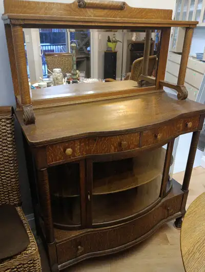 Unique 1/4 sawn Oak Hutch. In very good condition for its age. Rare curved glass doors. Bevelled mir...