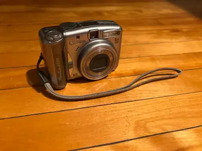 Canon PowerShot A720 IS with SD card, View more