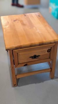 Table de chevet/salon en bois