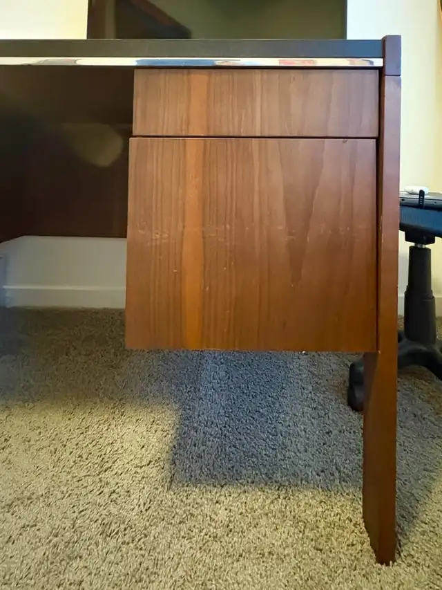 Desk with Samsung 42" TV for "Free" in Desks in Victoria - Image 5