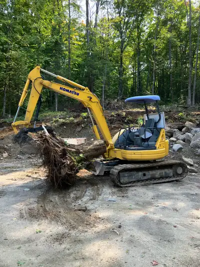 2005 komatsu PC40 2300 hours Steel tracks with rubber pads Feels heavy and not tippy with the steel...