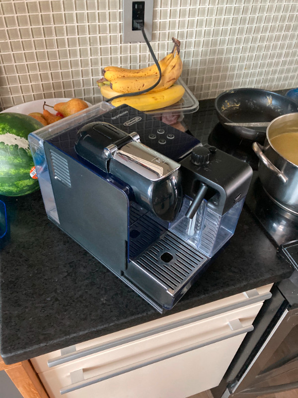 DeLonghi Machine à espresso/cappuccino Nespresso Lattissima plus