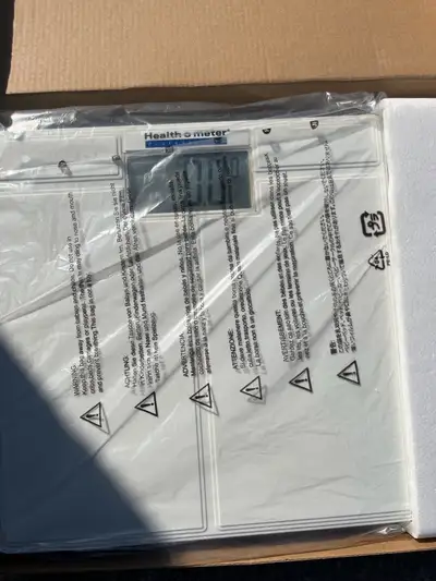Digital bathroom scale with batteries. Like new but box not correct. $10 cash pick up in Woodbridge