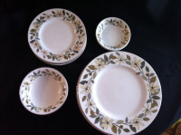 WEDGWOOD BEACONSFIELDS BONE CHINA