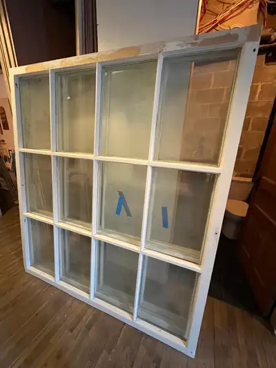 3 Fenêtres en bois vintage - 50$ ch., View more