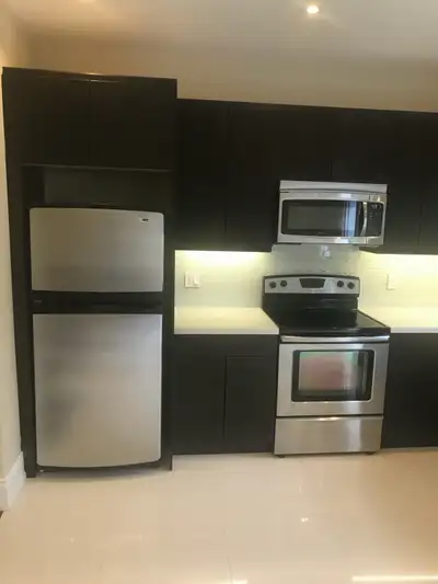 Available March 1 -2026 ,walking distance to Lakeshore Humber college. Suitable for students looking...