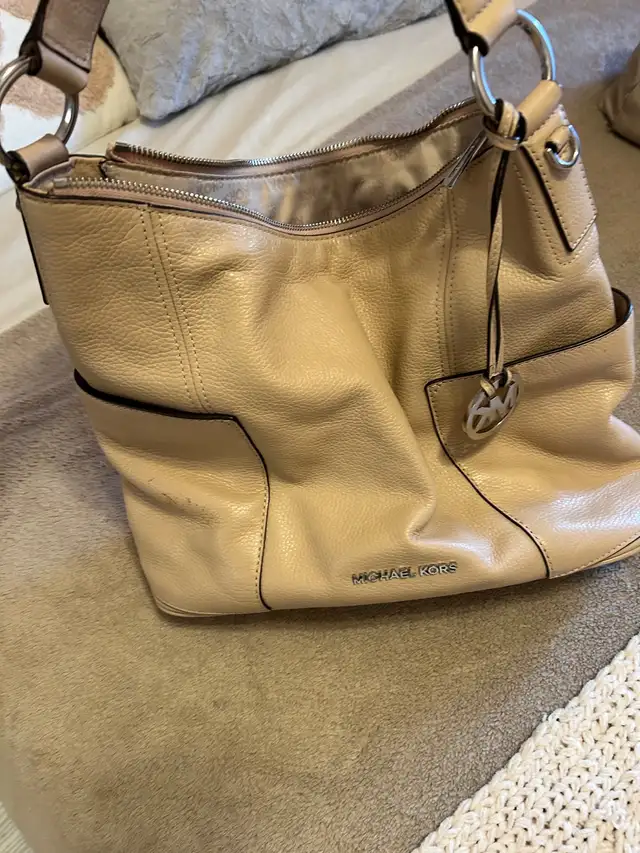 Michael Kors handbag in Women's - Bags & Wallets in New Glasgow - Image 2