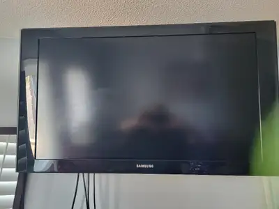 40 INCH SAMSUNG TV. EXCELLENT CONDITION. VERSION CN02. AVAILABLE, View more