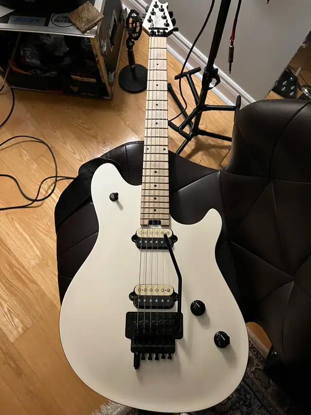 EVH WOLFGANG SPECIAL in POLAR WHITE in Guitars in Markham / York Region - Image 9