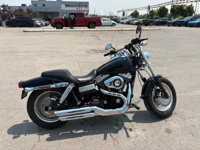 2009 Dyna Fatbob KM - 27,000 (Canadian bike) 96 cubic Inch v twin Brand new paint job (Black) Vance...