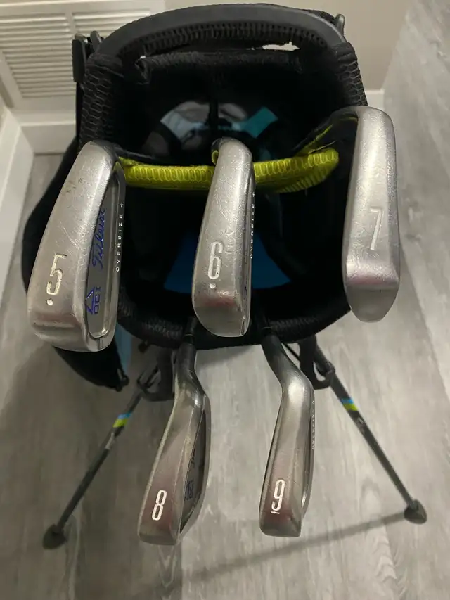 Titleist DCI irons plus stand bag in Golf in Barrie - Image 6