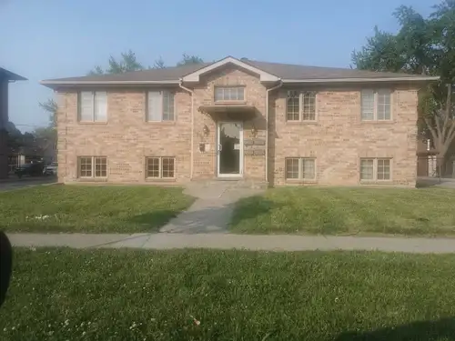 5195638347.AVAILABLE JUNE 1ST. SECURE ENTRANCE WITH 4 DOORS. BRICK WALLS WITH FREE PARKING. CLOSE TO...
