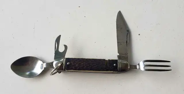 Vintage Colonial Pocket/Camping Knife in Fishing, Camping & Outdoors in Kingston - Image 2