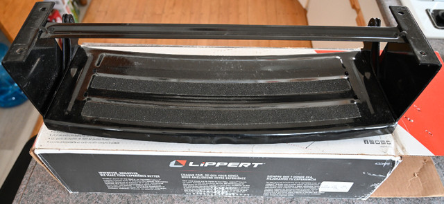 Lippert 24” Radius Single Manual Step LNIB  for RV or Trailer in RV & Camper Parts & Accessories in Sarnia - Image 2