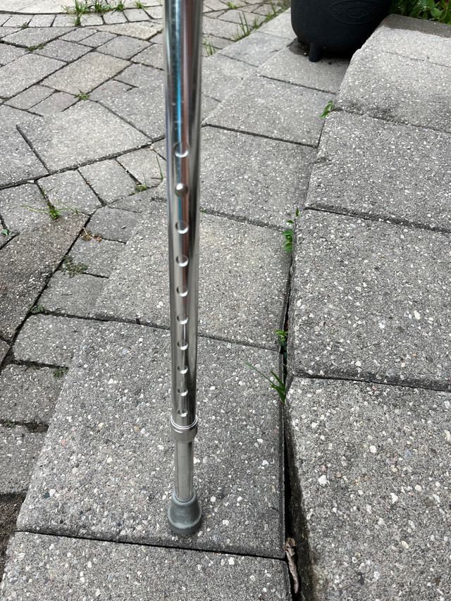 Adjustable Height Cane in Health & Special Needs in Oshawa / Durham Region - Image 4