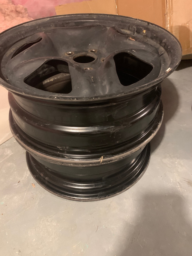 Car rim like new in Other in Mississauga / Peel Region - Image 4