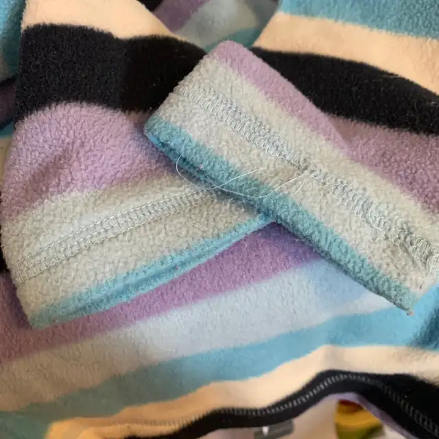 girls Size 8 pink hoodie shirt and Gap sweater $4 in Kids & Youth in Oshawa / Durham Region - Image 4