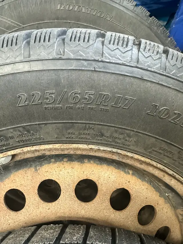 PNEUS ET JANTES D’HIVER 225/65/R17 GOODYEAR 2024 in Tires & Rims in Laurentides - Image 3