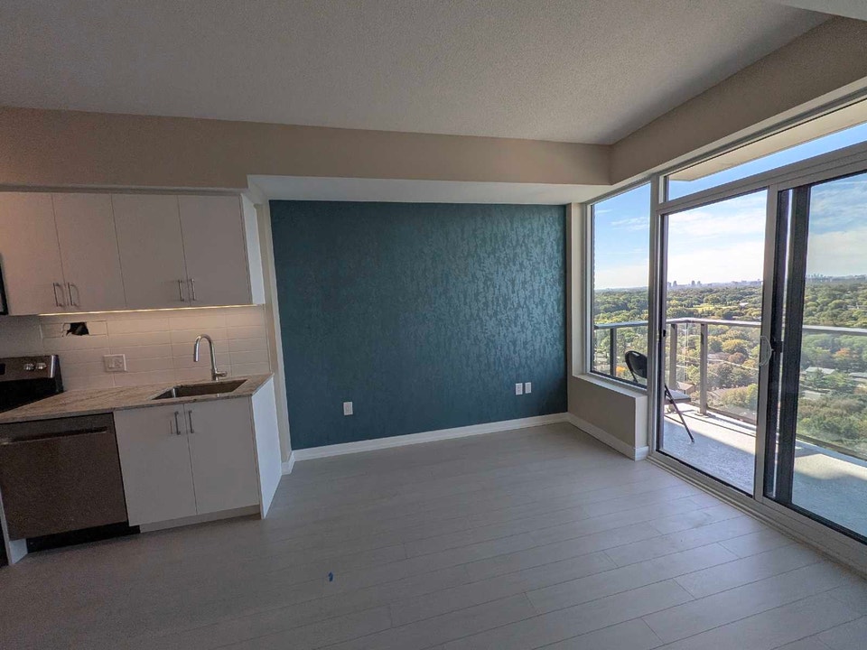 Penthouse-Level Living on the 22nd Floor 3