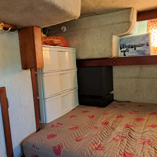 Carver 3207 Motor Yacht say goodbye to the woods in Powerboats & Motorboats in Bridgewater - Image 4