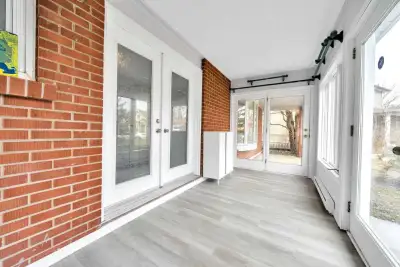 Thornhill: Spacious 4-Bed Backing onto Ravine,  Steps to Yonge