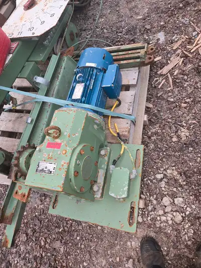 Motor and gear box off of hmc sawmill carriage