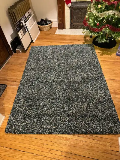IKEA carpet 5'7" x 7'7" - like new, View more
