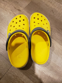 Crocs enfant (12, 13)