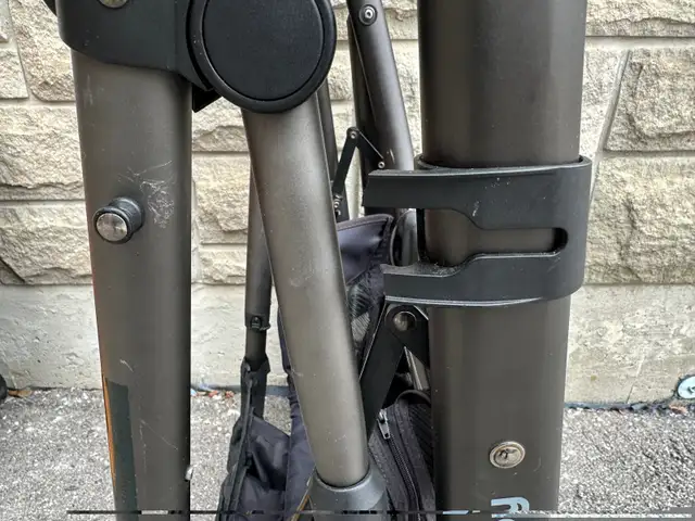 Uppababy Vista stroller and bassinet 2013 in Strollers, Carriers & Car Seats in Markham / York Region - Image 10