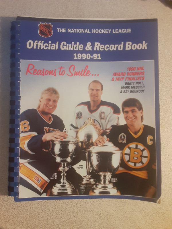 LOT DE 7 OFFICIAL GUIDE ET RECORD BOOKS DE LA LNH DE HOCKEY dans Art et objets de collection  à Laval/Rive Nord - Image 4