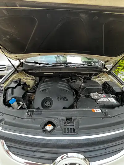 Runs like a horse no issues, well maintained Selling it cuz won’t be able to drive for while