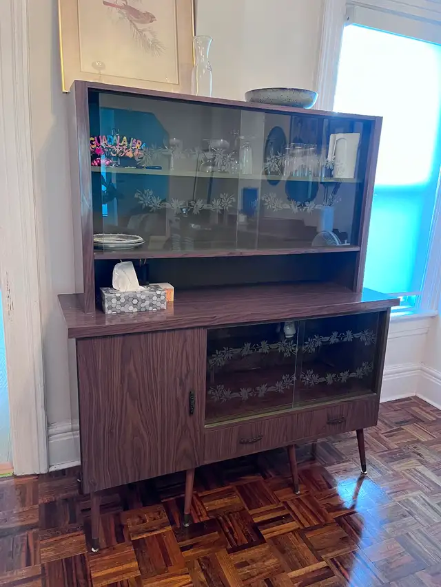 China cabinet in Hutches & Display Cabinets in City of Toronto - Image 4