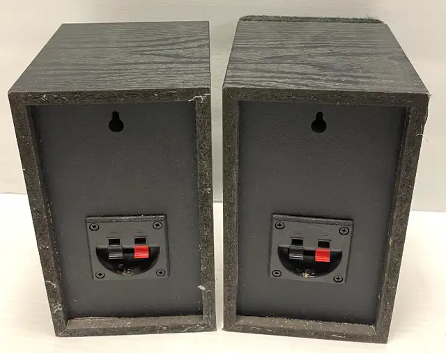 KLH Bookshelf Speakers (A Pair) in Speakers in Guelph - Image 4
